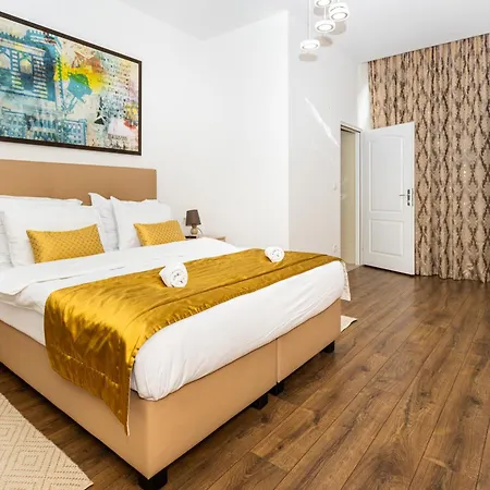 Central Apartment *