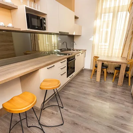Central Apartment *